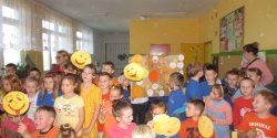 Dzieci z SP 11 „zara�aj�” u�miechem