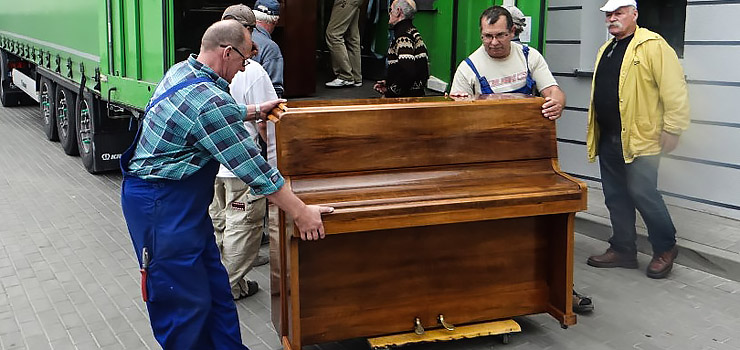 Mikołajki w październiku. Szkoła Muzyczna bogatsza o pianina i fortepian