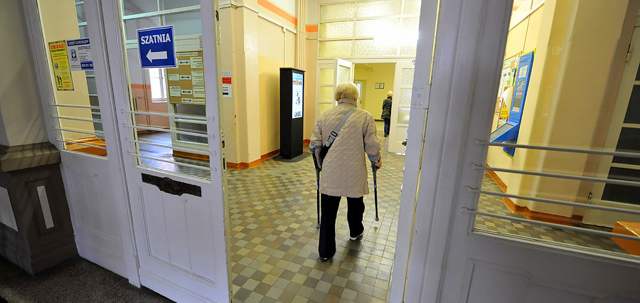 Boli, rwie i strzyka? Na masaż czy hydroterapię będziemy musieli jeszcze poczekać