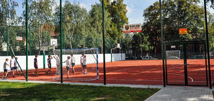 Zadaszenie nad boiskiem jeszcze nie w tym roku