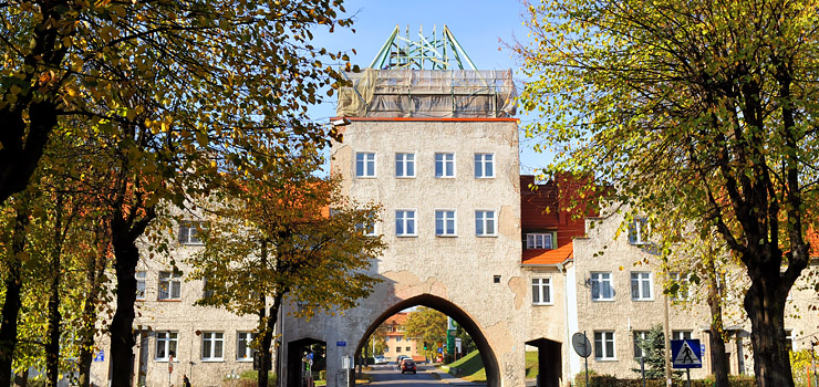 Wieżyczka z zegarami wraca na dach budynku przy Fałata i Pionierskiej. To jedyny taki zabytek w Elblągu