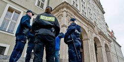 Alarm bombowy w Elblgu. Policjanci sprawdzaj budynki Sdw i Urzdu Skarbowego (aktualizacja)