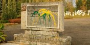 Zniszczono tablic na cmentarzu onierzy radzieckich. "To nie pierwszy incydent tego typu"