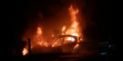 Na drodze Stegna - Sztutowo doszczętnie spłonął samochód (zdjęcia i film)