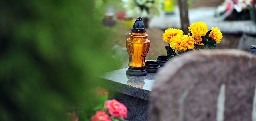 Dziś Zaduszki - dzień wspomnień i modlitw za dusze zmarłych