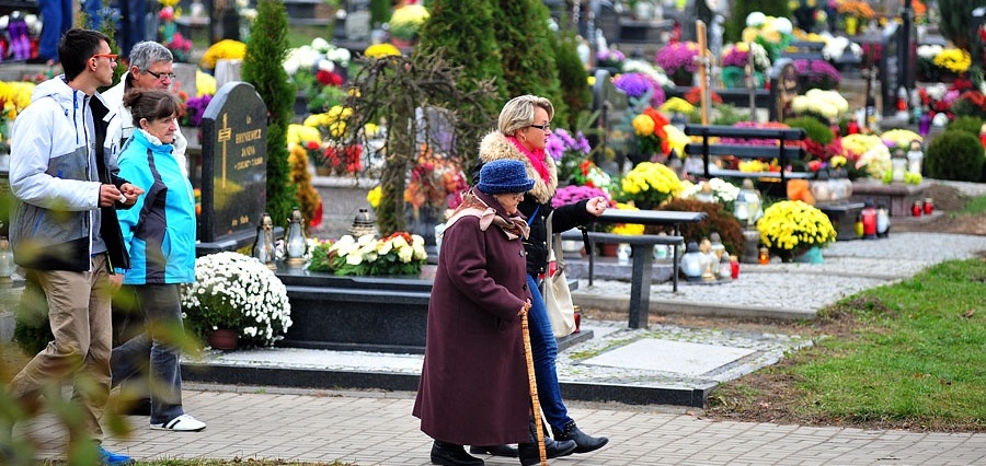 Elblążanie tłumnie odwiedzali groby bliskich