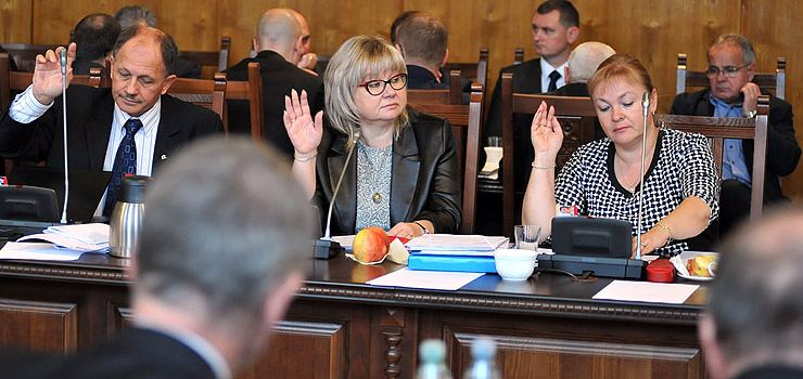 Z powodu braku funduszy radni przesuwaj w czasie kolejne remonty drg