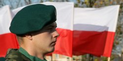 Przemarsz z 50-ciometrow� flag�, koncerty i historyczna inscenizacja. Elbl�g hucznie obchodzi Dzie� Niepodleg�o�ci