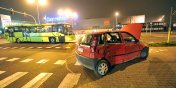 Grony wypadek punto z autobusem na Pk.Dbka. Trzy osoby ranne