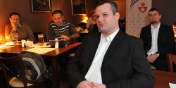  Zobacz, jak wiecz�r wyborczy sp�dzi� Adrian Meger i jego sztab