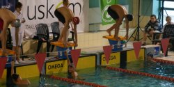 Medalowy pocz�tek sezonu elbl�skich p�ywak�w
