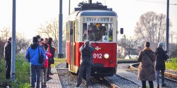 Zabytkowym tramwajem jechali za darmo i poznawali bogat histori - zobacz zdjcia