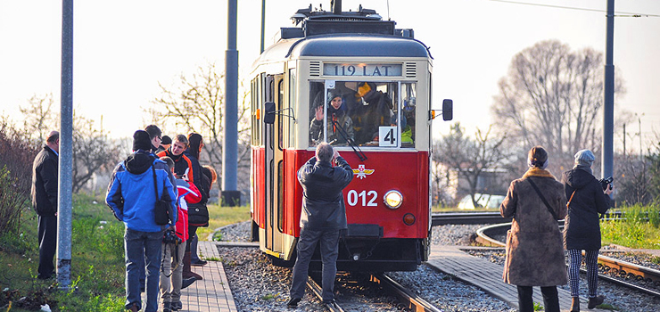 Zabytkowym tramwajem jechali za darmo i poznawali bogatą historię - zobacz zdjęcia