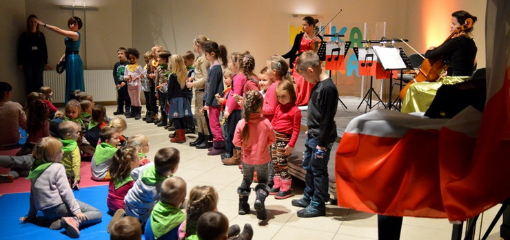 Pierwsze koncerty edukacji muzycznej z kwartetem AGITATO za nami. „Dla nas to uczta”-mówi opiekunka przedszkolaków.