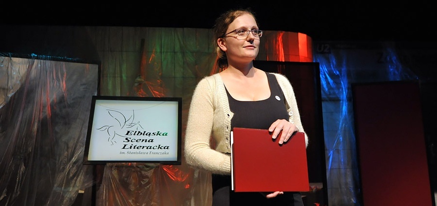 „Poezja sama w sobie jest rozbieraniem się przed innymi”