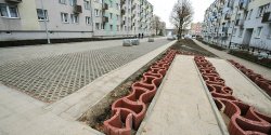 Mieszkacy mog ju korzysta z nowych parkingw. Czy problem kierowcw znikn?