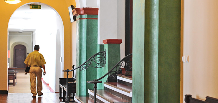 Trwa proces ratowników medycznych z WSZ oskarżonych o gwałt na elblążance