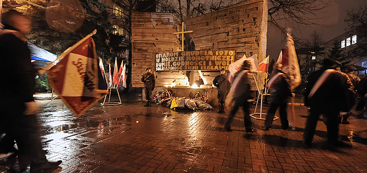 Pamięci tamtych, zimowych dni. Przemaszerowali pod pomnik Ofiar Grudnia '70