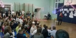 Wieczorny koncert kol�d w SP 4