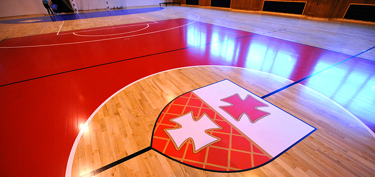Pół miliona złotych na płytę boiska. Zobacz zdjęcia nowego parkietu hali MOS