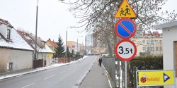 Na ul.W�growskiej ustawiono zakaz poruszania si� pojazd�w powy�ej 3,5 tony