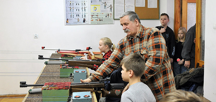 "Każdy może dostać karabinek sportowy i spróbować swoich sił"
