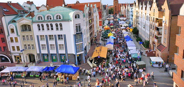 Polacy uciekają z kraju, a liczba imigrantów masowo rośnie