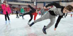 W tanecznych rytmach dobiegy koca ferie na sportowo. Zobacz zdjcia