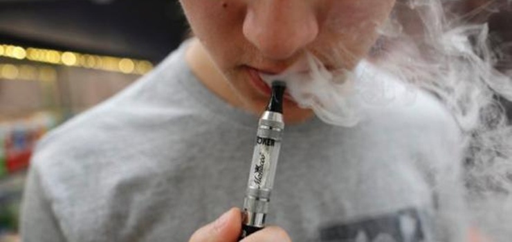 E-papierosy tylko dla osb penoletnich? Minister Zdrowia chce zaostrzy przepisy