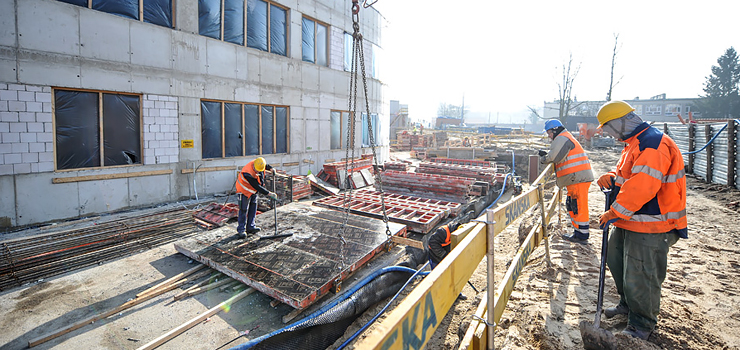 Sąd przy Dąbka pnie się w  górę. W tym roku zobaczymy pełną bryłę nowego gmachu elbląskiej Temidy