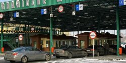 Blisko 100 tys. mniej Rosjan przyje�d�a do Polski. Wzros�y pr�by przemytu