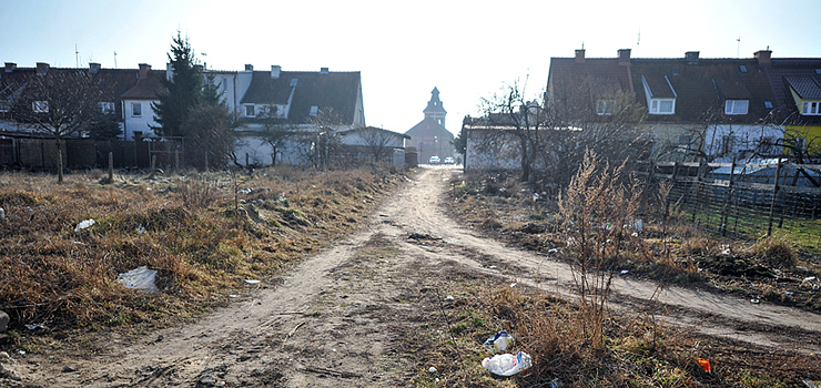 Zabytkowa willa, „bliźniak” i tereny pod wielorodzinne budynki. Kolejne działki idą pod młotek
