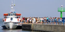 Tramwajem wodnym lub statkiem po Zalewie Wi�lanym. W maju rusz� regularne po��czenia