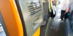 Trafili na zepsuty kasownik w autobusie. Czy mog� by� ukarani mandatem?