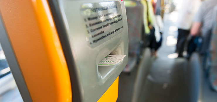 Trafili na zepsuty kasownik w autobusie. Czy mog by ukarani mandatem?