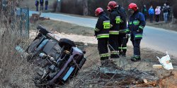 Dachowanie w Pr�chniku. Kierowca mia� 2,5 promila alkoholu