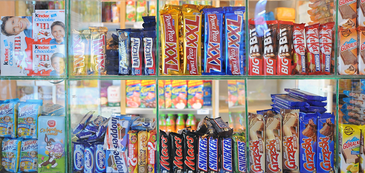 Problem przeterminowanych produktów w sklepach. Jakie kary nałożył sanepid?