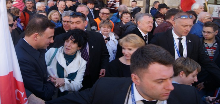 Walka o wyjaśnienie przyczyn katastrofy z kampanią prezydencką w tle. Rocznicowe obchody w Warszawie-nasza relacja