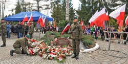 "Mogi�ami znaczona jest historia Polski". Za nami obchody 75. rocznicy Zbrodni Katy�skiej