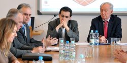 Radni PiS przeciwko podniesieniu godzin pracy specjalist�w o�wiatowych