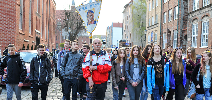 "To wyjątkowe miejsce". Pielgrzymi wyruszyli do Świętego Gaju