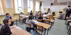  Za 12 radnych, przeciw 13. Liczba godzin dydaktycznych nauczycieli nie zostanie podwy�szona