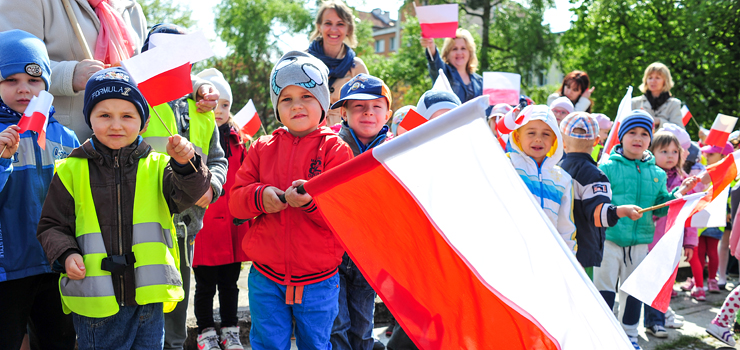 Przedszkolaki uczciy wito Flagi. Zobacz zdjcia z caego przemarszu