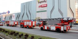 Faszywy alarm bombowy w C.H. OGRODY. Ewakuowano klientw i personel  (aktualizacja)