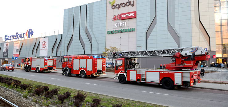 Faszywy alarm bombowy w C.H. OGRODY. Ewakuowano klientw i personel  (aktualizacja)