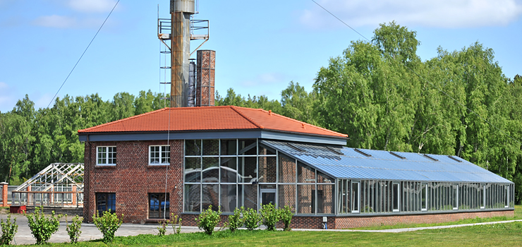 Kiedyś więźniowie uprawiali w nich warzywa, teraz zamienią się w hale wystawiennicze