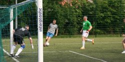 Pracownicy PWSZ rozgromili student�w w pi�ce no�nej