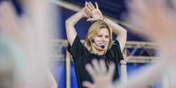 Wielki Flash Mob na Placu Jagiello�czyka. Uczestniczy�o w nim blisko 500 elbl��an