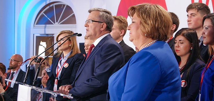 Napięta atmosfera, wspólne oczekiwanie i zaskakujące wyniki – zobacz zdjęcia z wieczoru wyborczego B.Komorowskiego