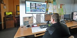 „Aby monitoring by� skuteczny jedna osoba powinna obs�ugiwa� 16 kamer”. Dlaczego w Elbl�gu obs�uguje ich 90?